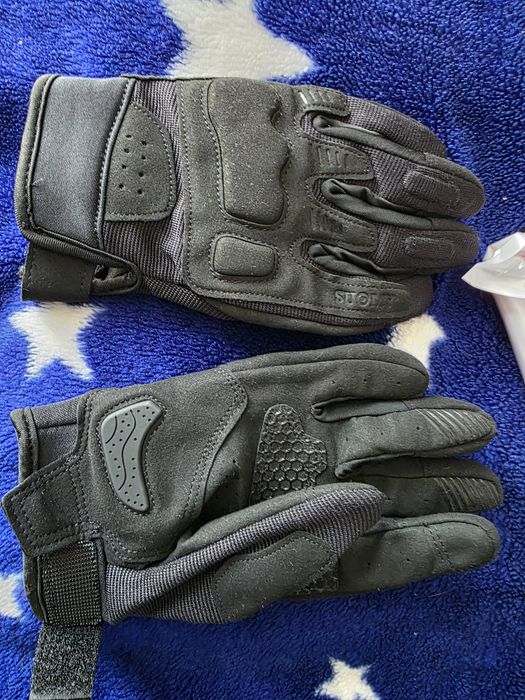 Accesorii moto pantaloni,  geacă bărbați, mănuși, protectii.. 10/10 Sunt noi, doar au fost probate.