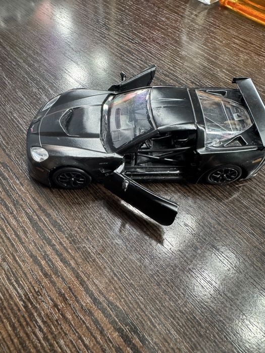 Машины на пульту без