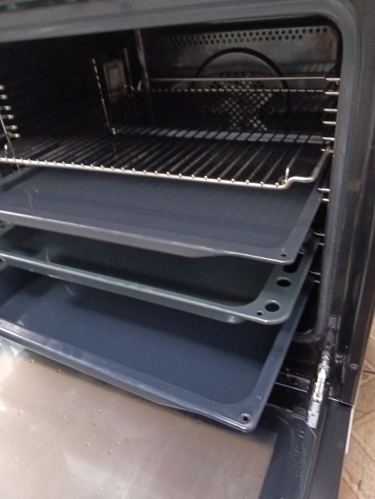 Като нова  печка с керамичен плот Gram с  2 години Гаранция!