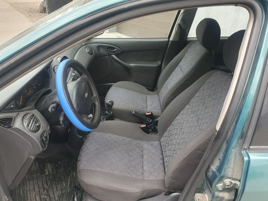 Ford Focus 1   1.6 benzină