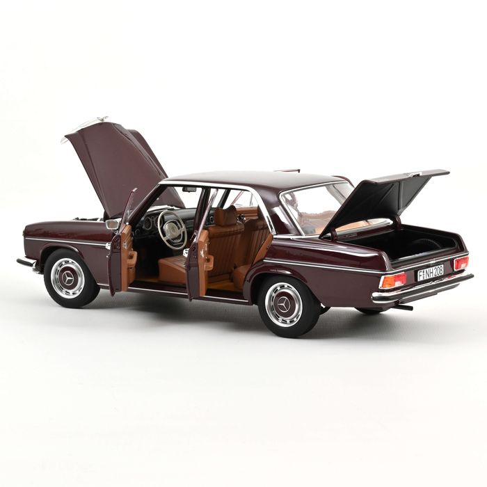 Macheta auto Mercedes-Benz 200, Dark Red Brown, 1968 1:18 Norev