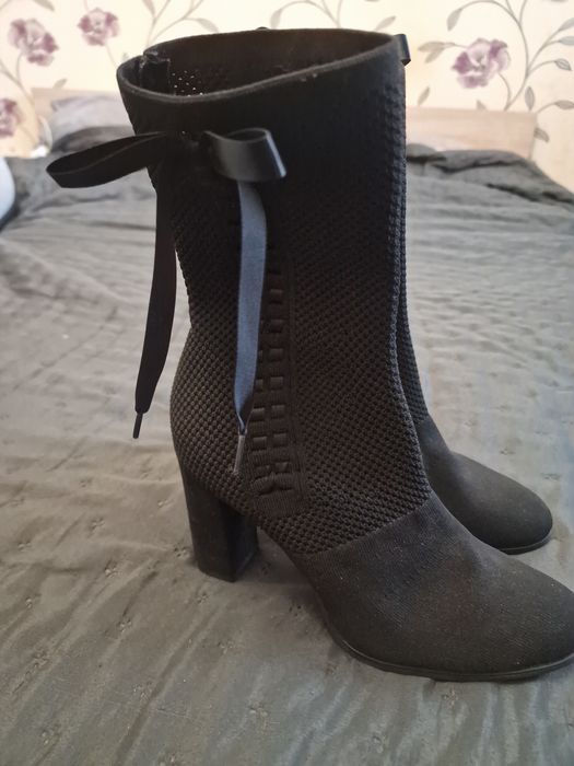 Дамски боти на ток