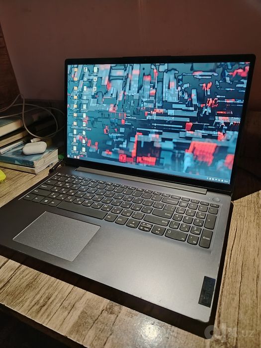 Lenovo noutbook sotiladi