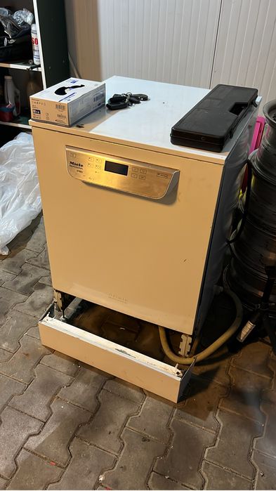 Masina de spalat vase Miele PG 8055 Professional