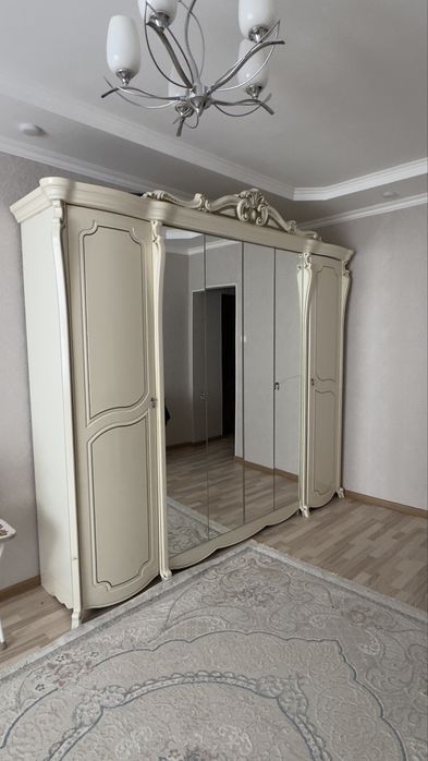 Шкаф и тулетный столик