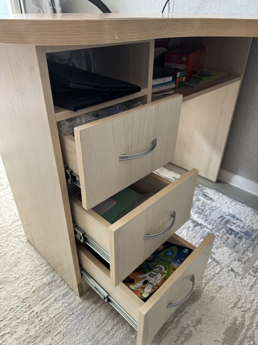 Стол угловой компюьтерный