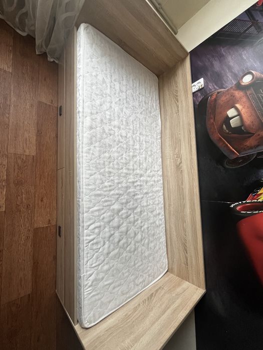 Продам детский, спальный гарнитур.