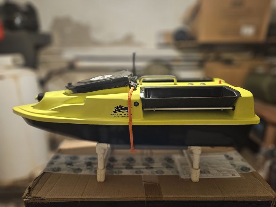 Navomodel de plantat, viteza,cu sonar  Raymarine DragonFly 7 Pro