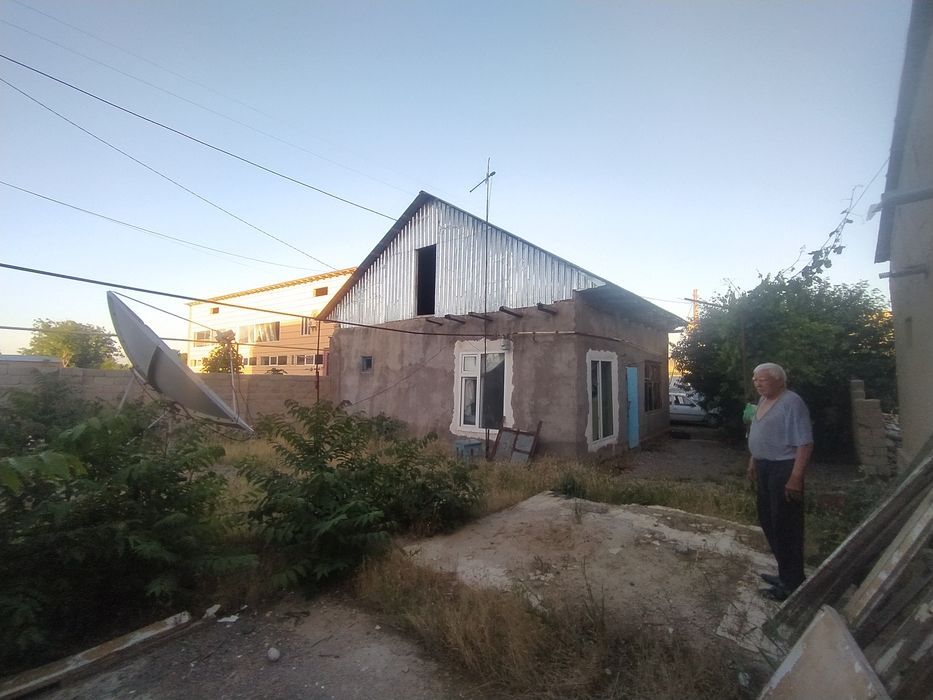 Uy sotiladi 2/2sotli