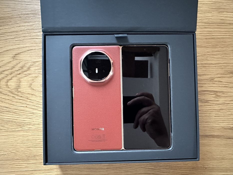 Vand/Schimb Honor Magic V3 reddish brown