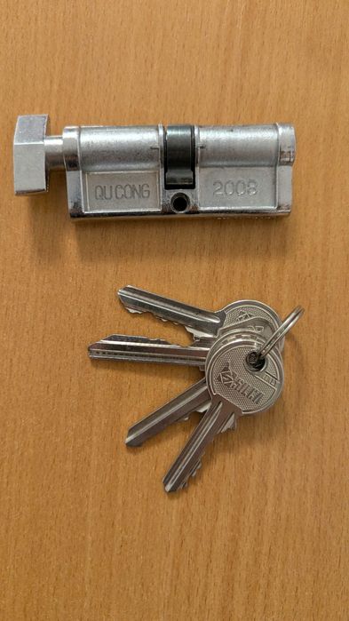 Продам новая Сердцевина замка марки QU Cong на запчасти, без ключа