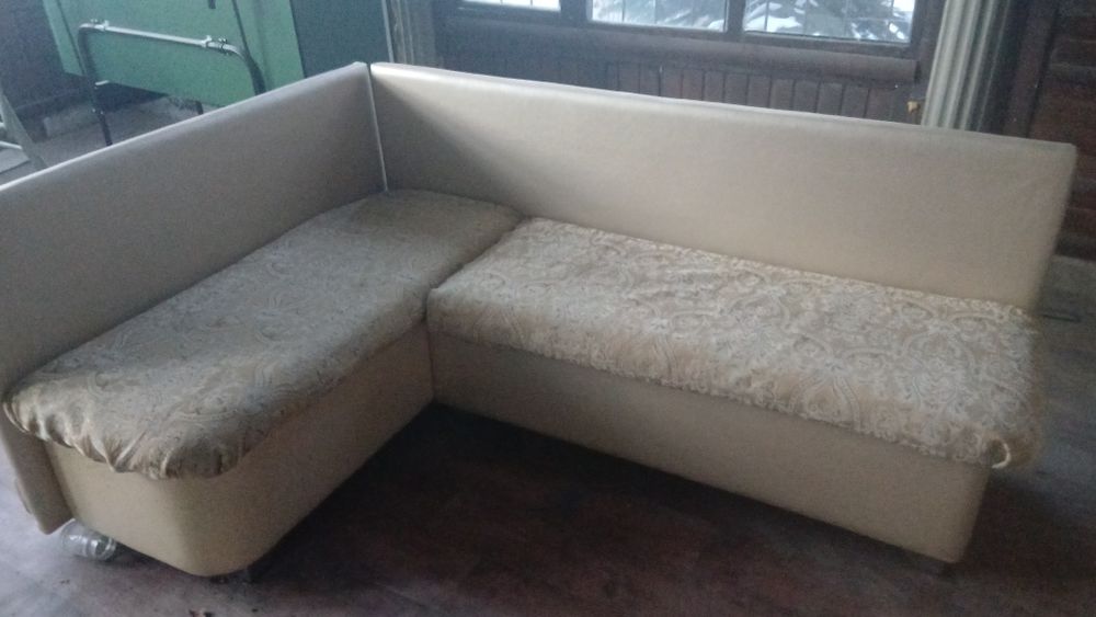 Продам уголок стол кухонный