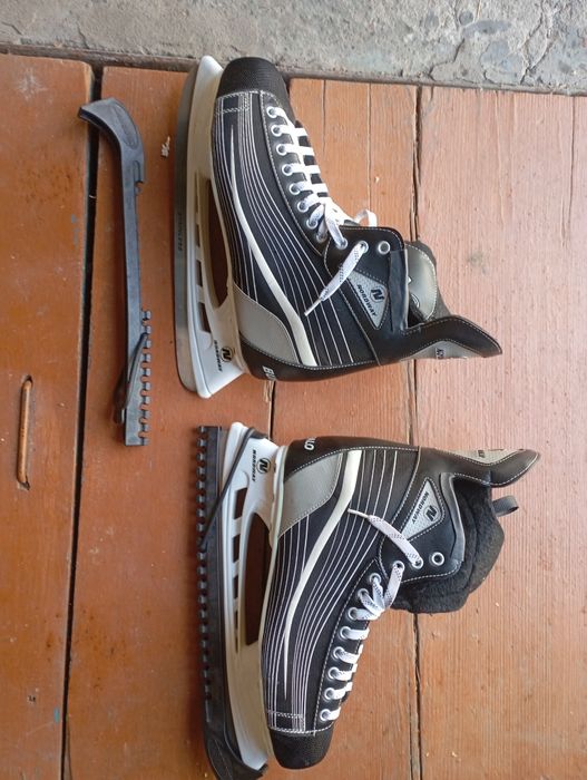 Продам хоккейные коньки