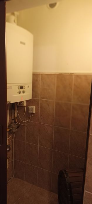 Închiriez apartament cu 2 camere