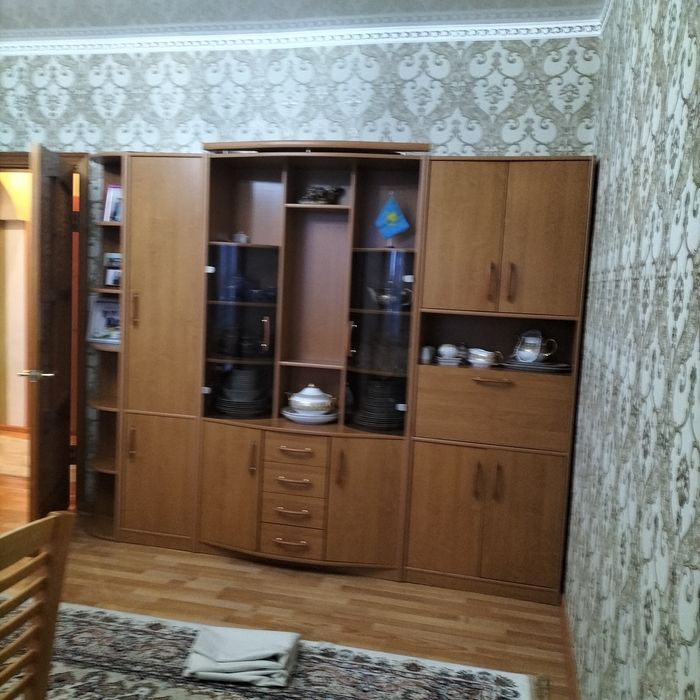 Стол, стулья, стенка