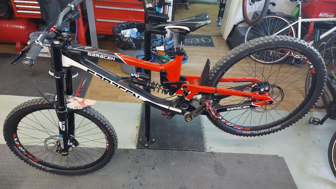 Bicicleta downhill Saracen Myst cx 2019 sr suntour fox magura Alba Iulia OLX.ro