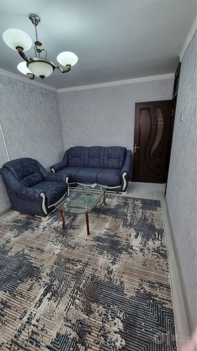 Максик Горкий метро йонида 2 хона 2 этаж сотаман Срочно