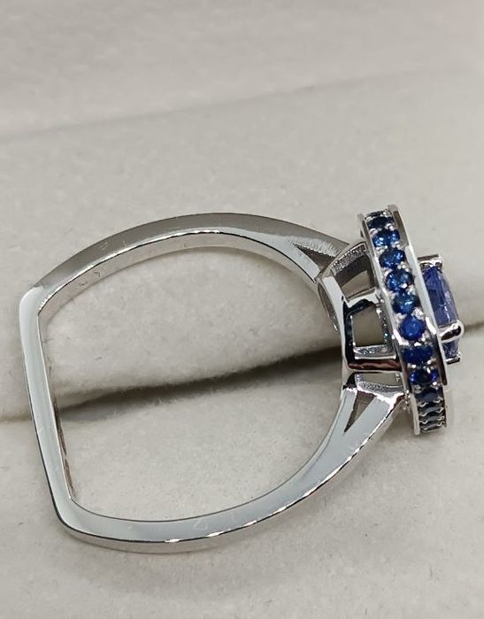 Кольцо с танзанитами и бриллантами