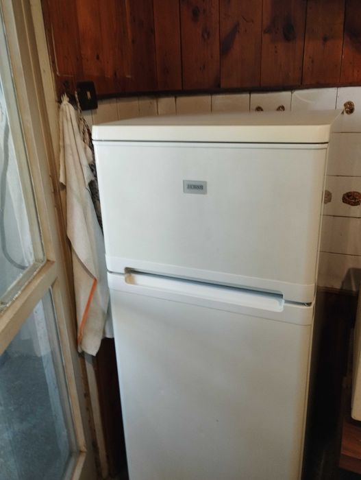 Хладилник Zanussi 143 см