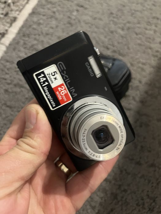 Aparat foto Casio 14.1 megapixeli