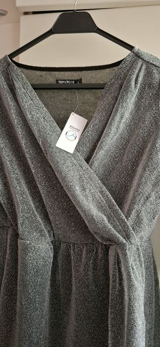 Сребриста рокля за повод