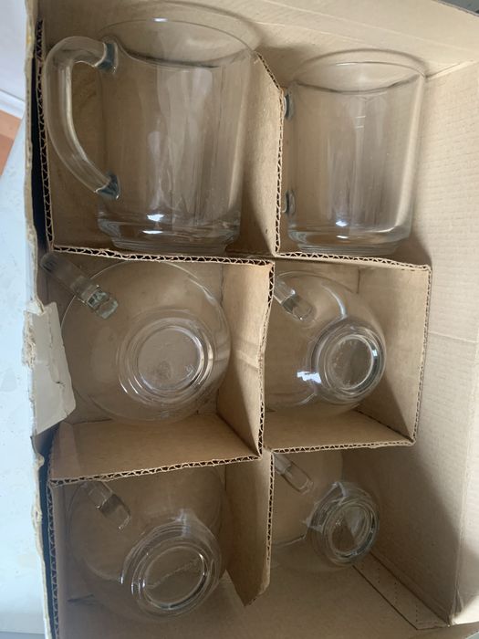 Чашки с блюдцами