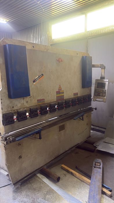 Листогибочный пресс 63/2500 ЧПУ Е21