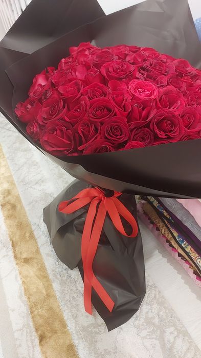 Цветы свежие красные розы