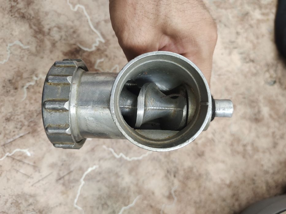 Продам мясорубку ручную