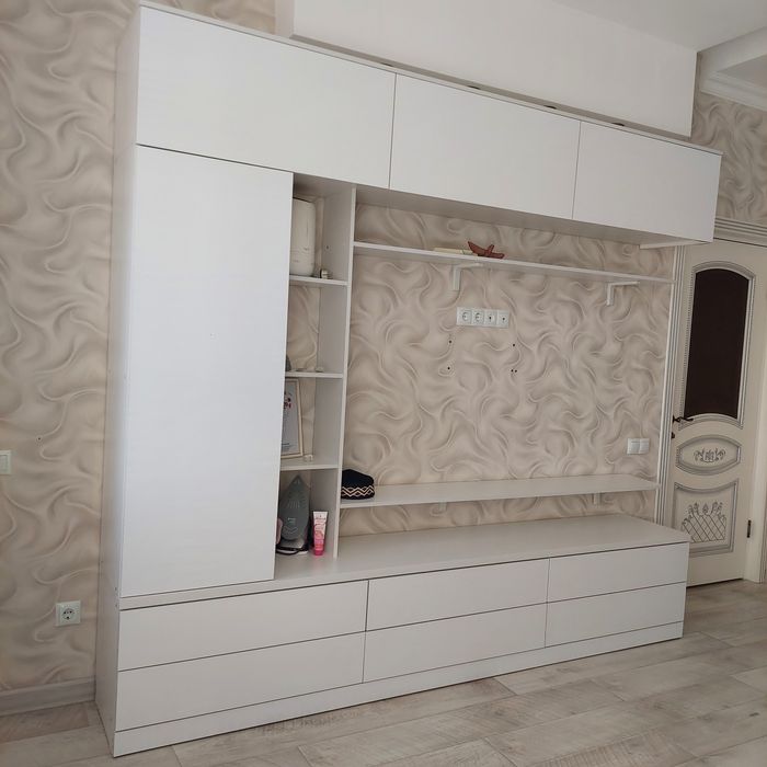 Продаётся тв стенка в хорошем состоянии