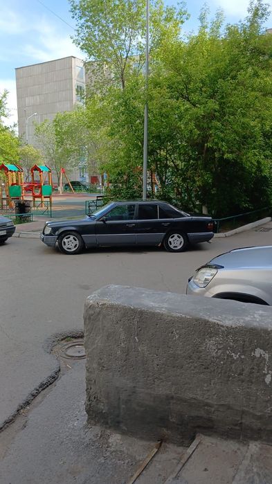 Мерседес 124 ешка 1992 года