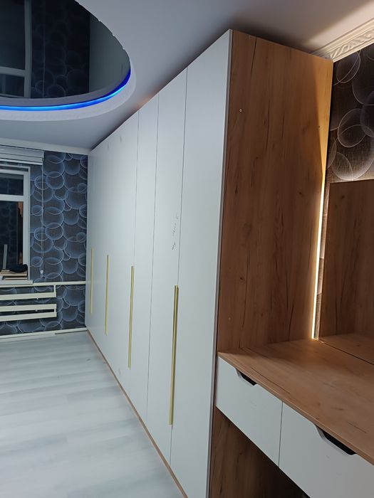 Шкаф до потолка навесной тумба с подсветкой