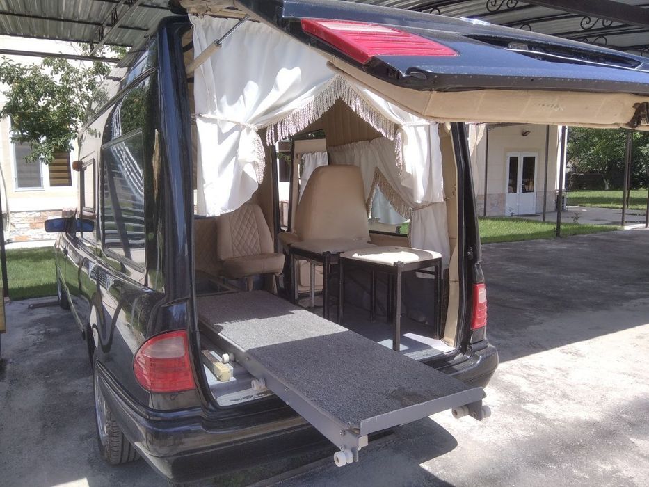 Продаю Мерседес Бенц 210.