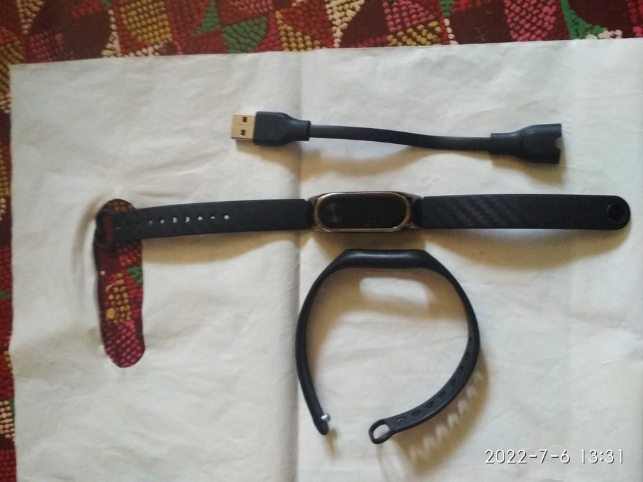 Часы наручные продам.