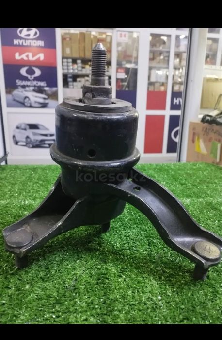Подушка двигателя права Toyota Camry 30