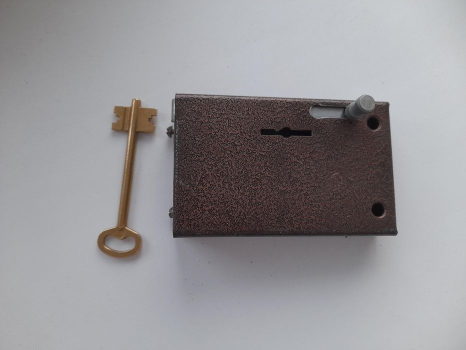 Наружный дверной замок