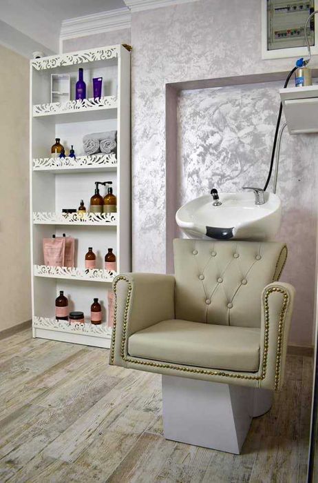 Inchiriere post lucru/ scaun frizer/ coafor/ make-up si cosmetică