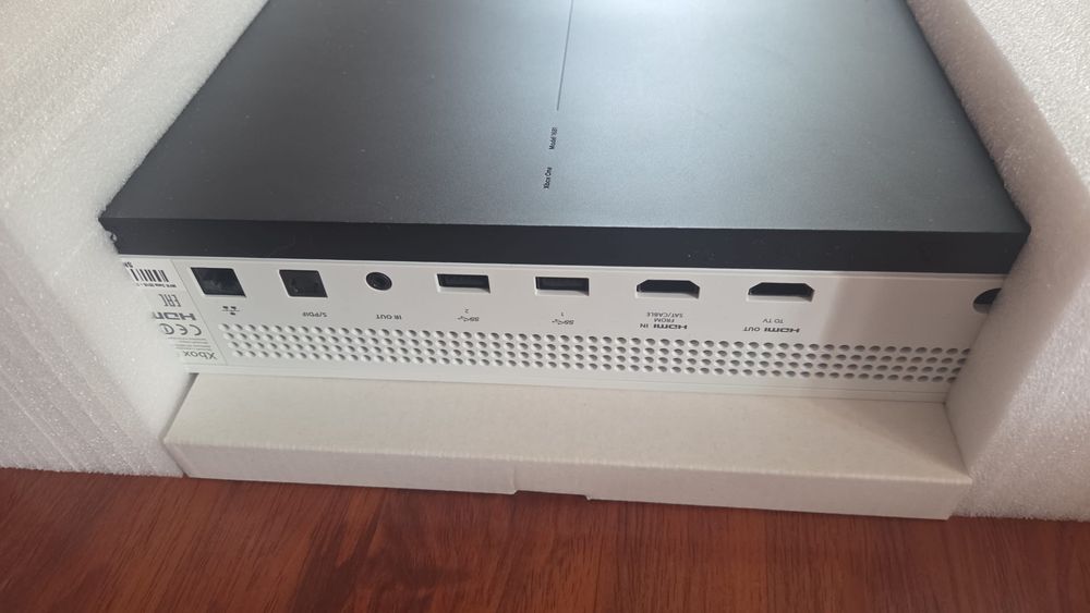 XBOX ONE 1 TB  + 1 controller