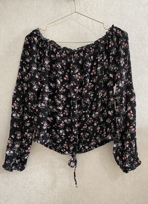 Разгрузка гардероба. 2000тг каждая.