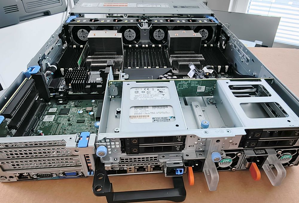 Сървър Dell R740XD 12LFF + 4SFF 2*Xeon Gold 6230 64GB