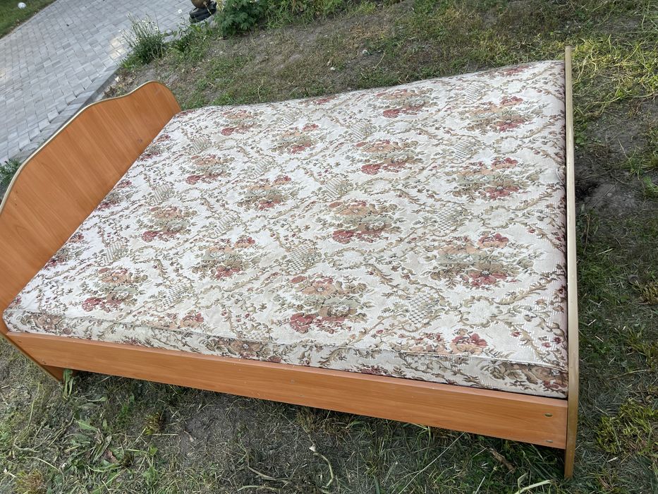 Кровать в спальню , полуторка