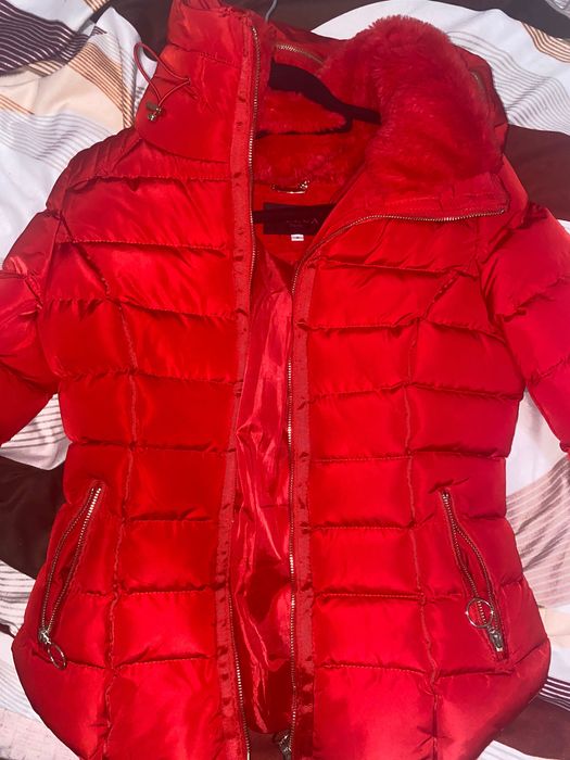 Geaca roșie groasă de iarnă cu put