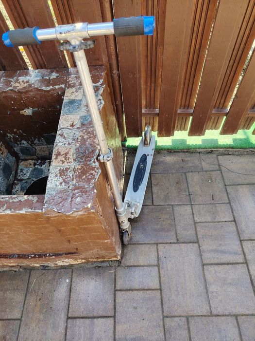 Vând trotineta de aluminiu