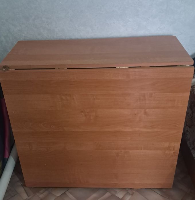 Продам стол книжка