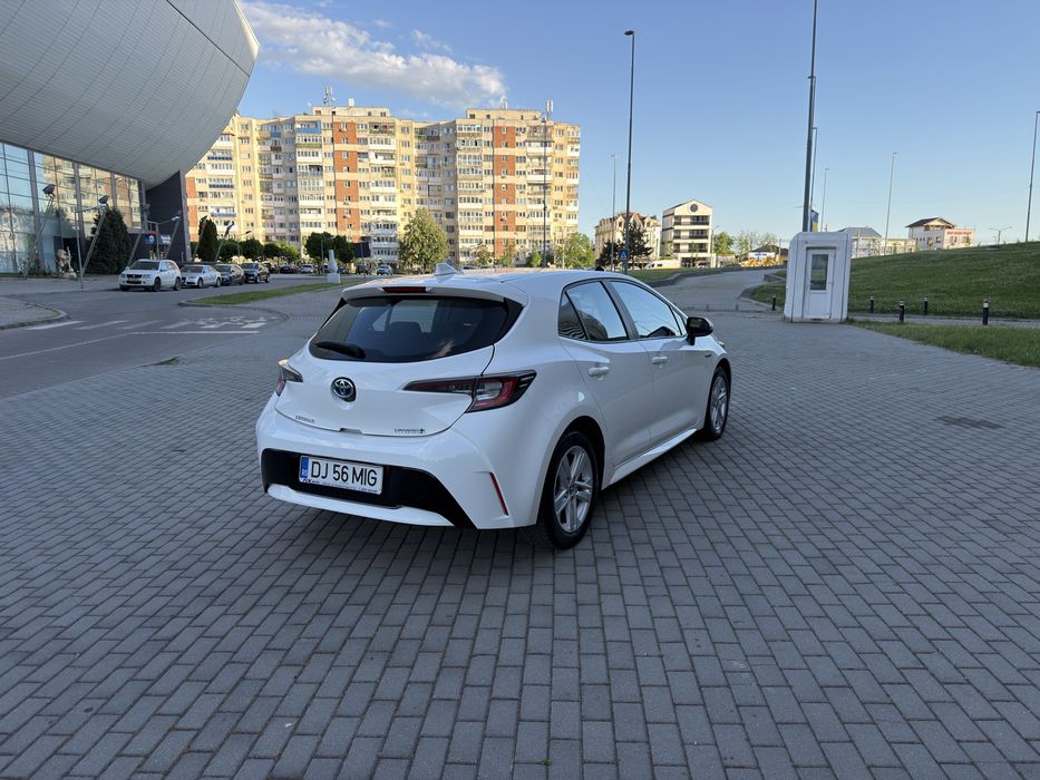 VÂND Toyota Corolla Hybrid 2020 – IMPECABILĂ