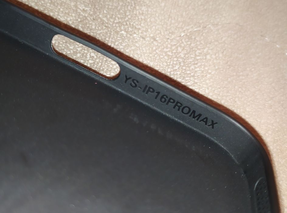 Чехлы на iPhone 16 PRO MAX