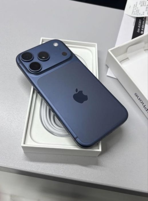Iphone 17 PRO MAX 256 DEEP BLUE