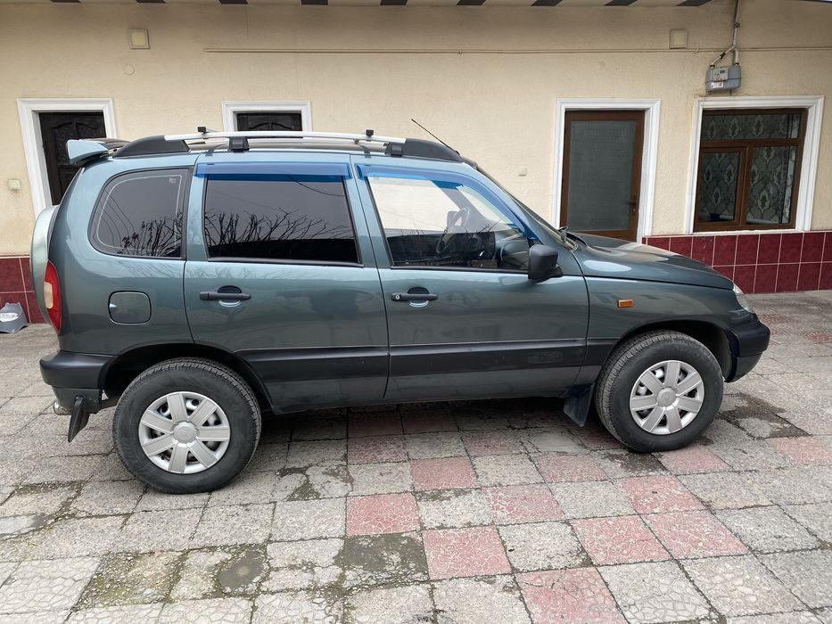 Niva chevrolet sotiladi