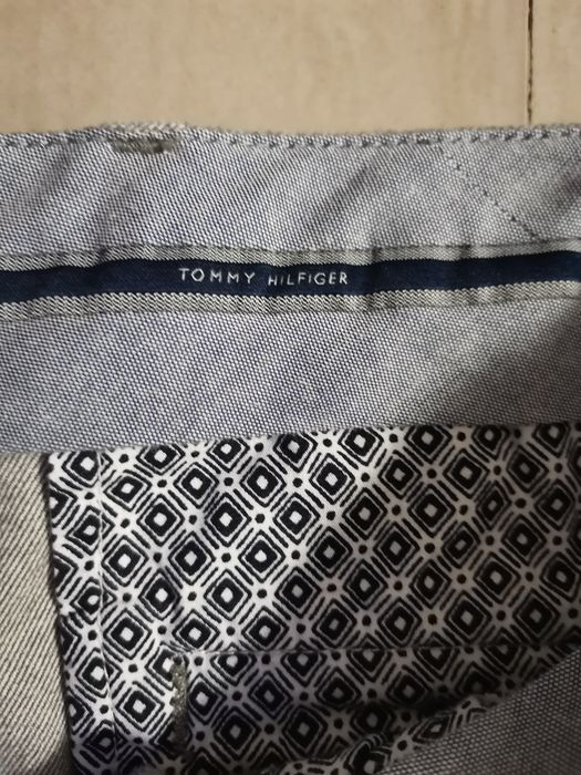 Vand pantaloni TOMMY HILFIGER marimea 33/34 (M)