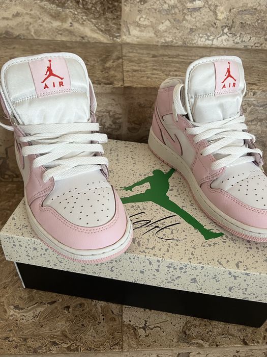 Adidasi Jordan piele alb cu roz!